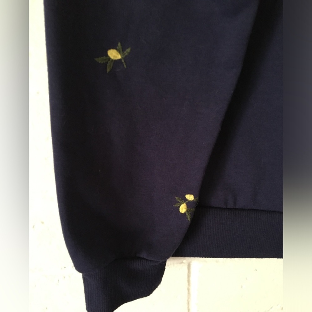 Gloria Vanderbilt | Navy Sweatshirt with Lemon Yellow Florals Embroidery πβ¨πππ± - Picture 12 of 16